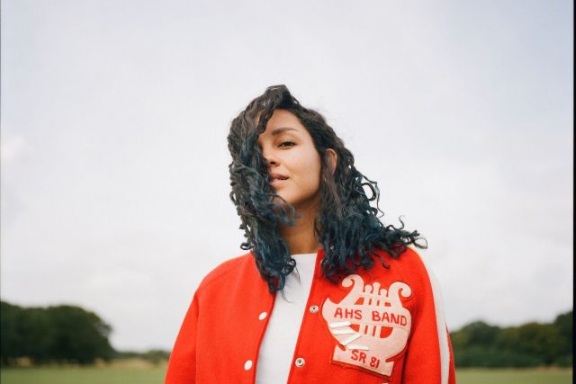 Eliza Shaddad – White Lines