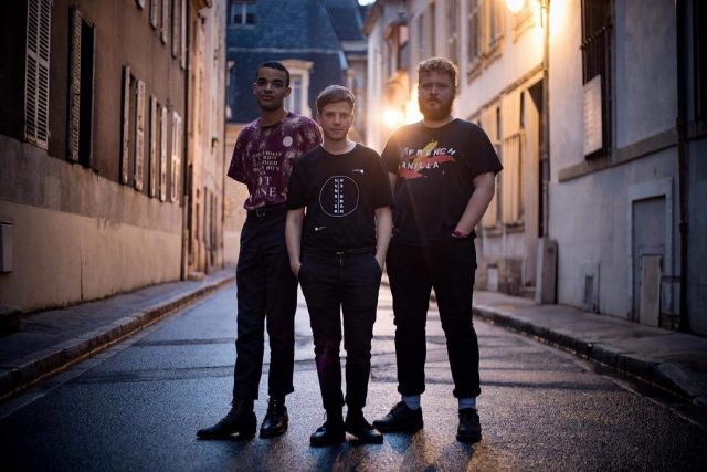 Moaning – Artificial (Live at Tapetown)