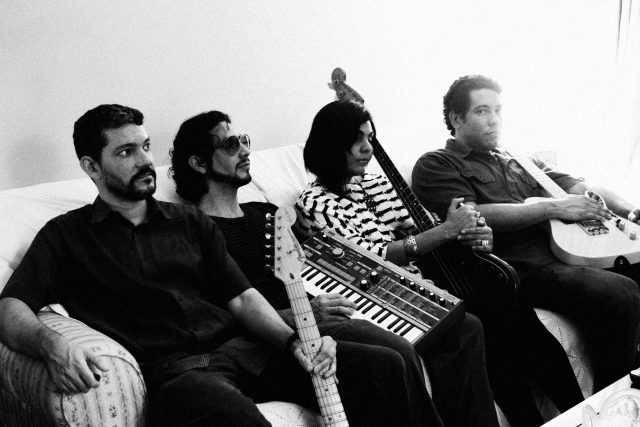Kitsch!! – Mesa de ámbar