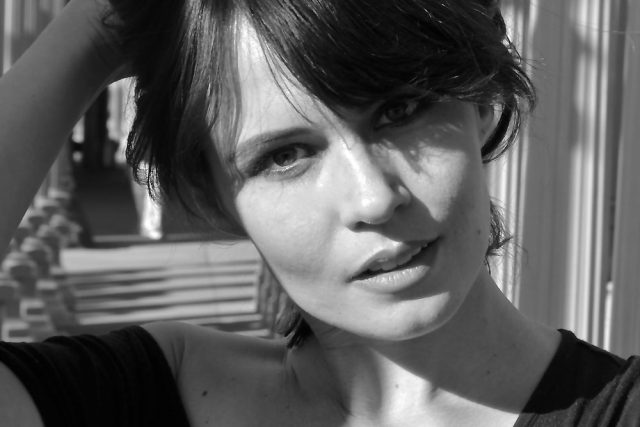 Jess Chalker – Dance In The Rain