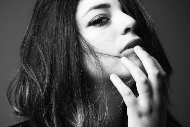 Roses & Revolutions – Noise In My Head