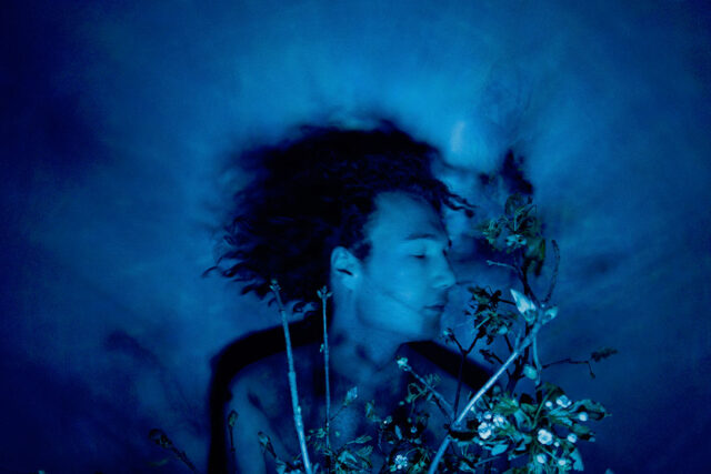 Premiere: Luna Oku – Love