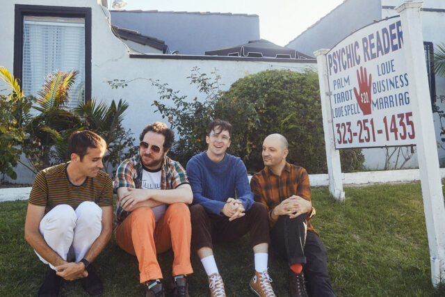 The Pretty Flowers – Hit Nothing
