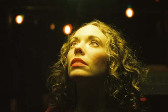 Elli Perry – Close Enough to Hurt