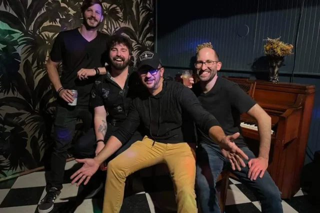 Ruby Bones – Moon on the Rise