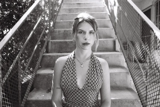 Kirsten Izer – Anyone But Me