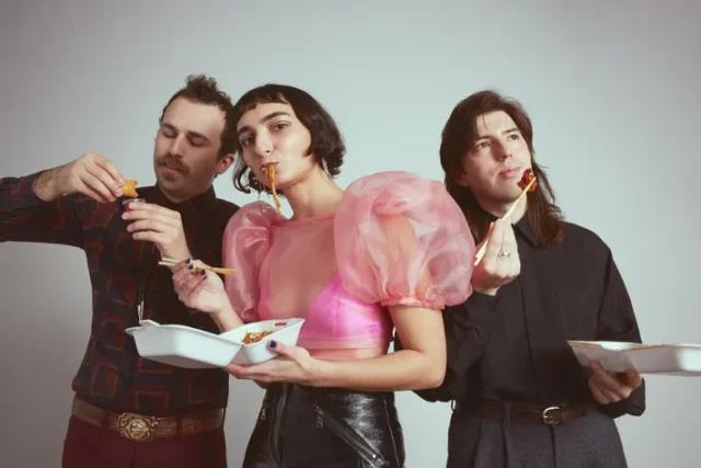 Night Talks – Shadows On The Run