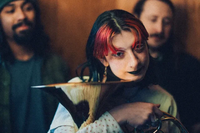 feverishh – empty world