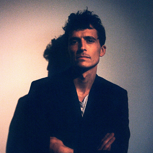 Esplanade – Hit Me Up