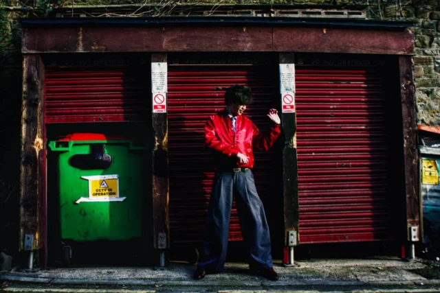 Tom A. Smith – Put On A Record Tommy