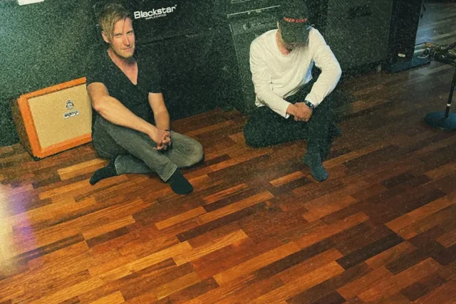 Twig Hands – Happy