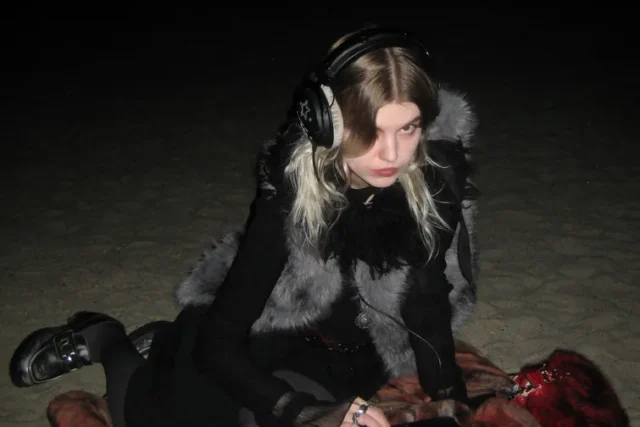 Antonia XM – Watch the world end