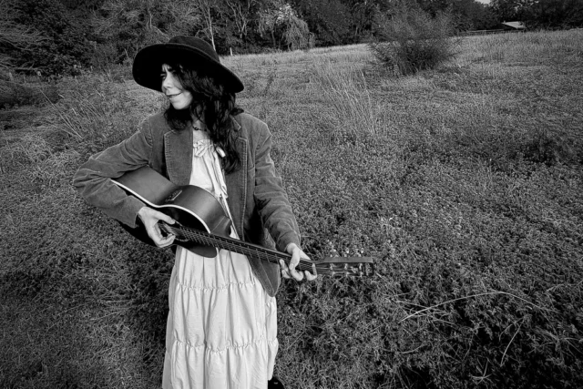 Izzy Crawler – Above My Eyes