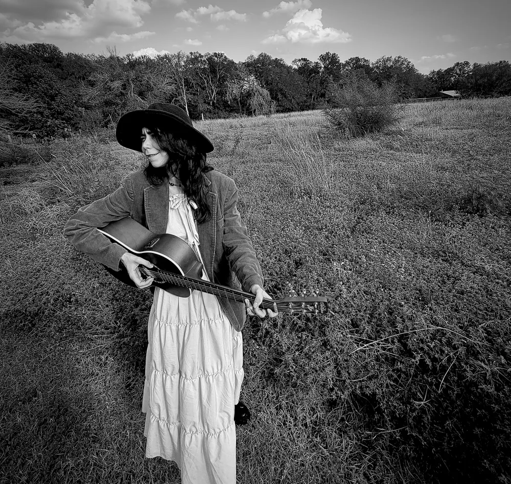 Izzy Crawler – Above My Eyes